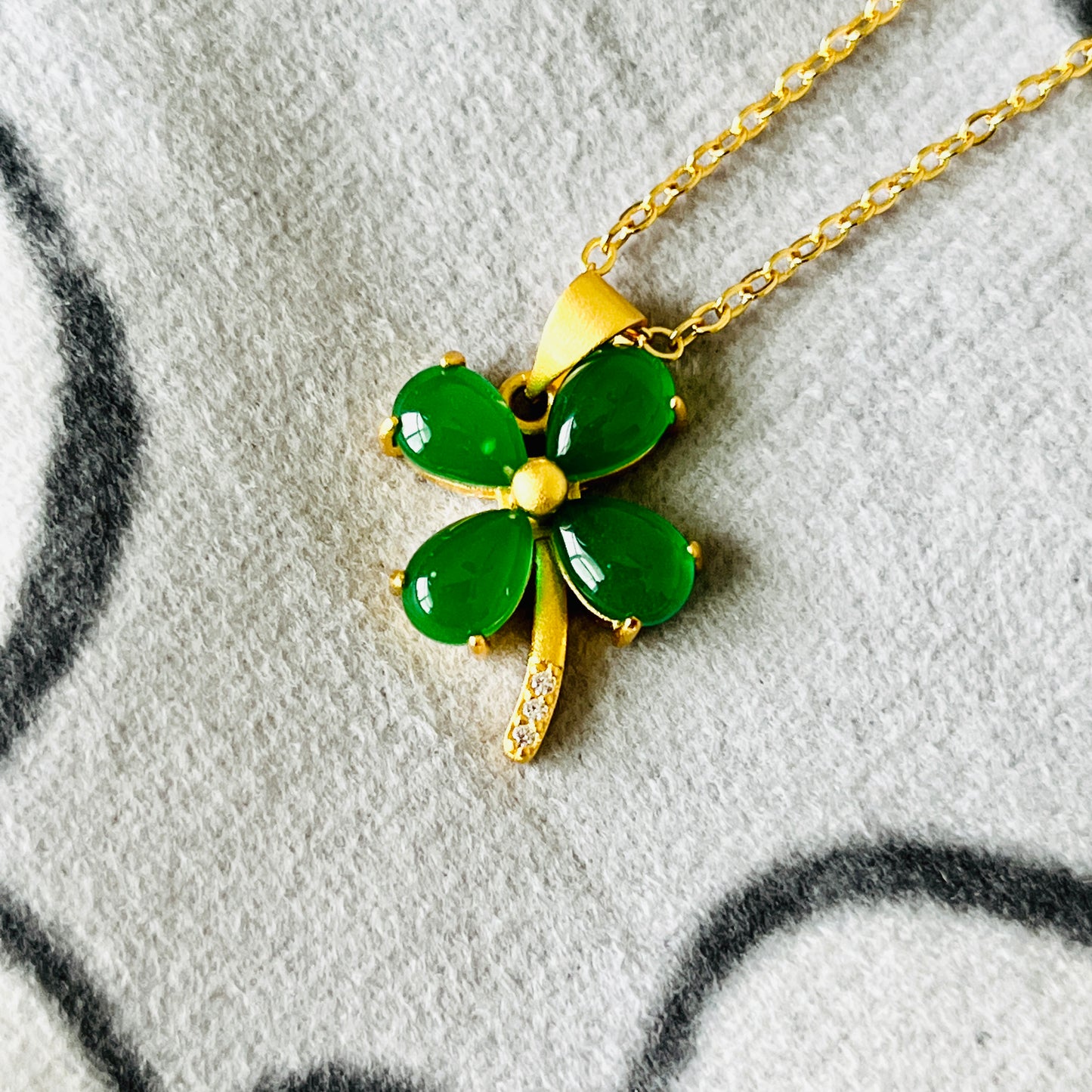 Good Luck Four Leaf Clover Crystal Charm Pendant + Necklace Fashion Jewelry